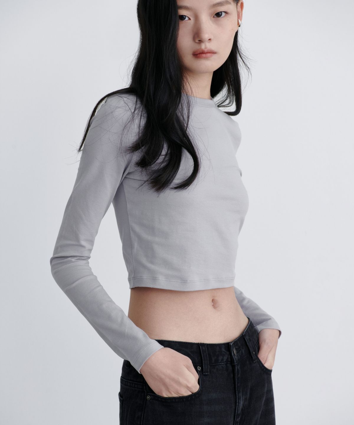 무신사 스탠다드 우먼(MUSINSA STANDARD WOMAN) 우먼즈 슬림 크롭 크루 넥 긴소매 티셔츠 [퍼플 그레이]