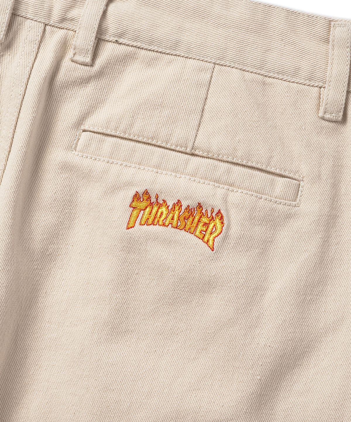 트레셔(THRASHER) 플레임 로고 투턱 와이드 치노 팬츠 에크루
