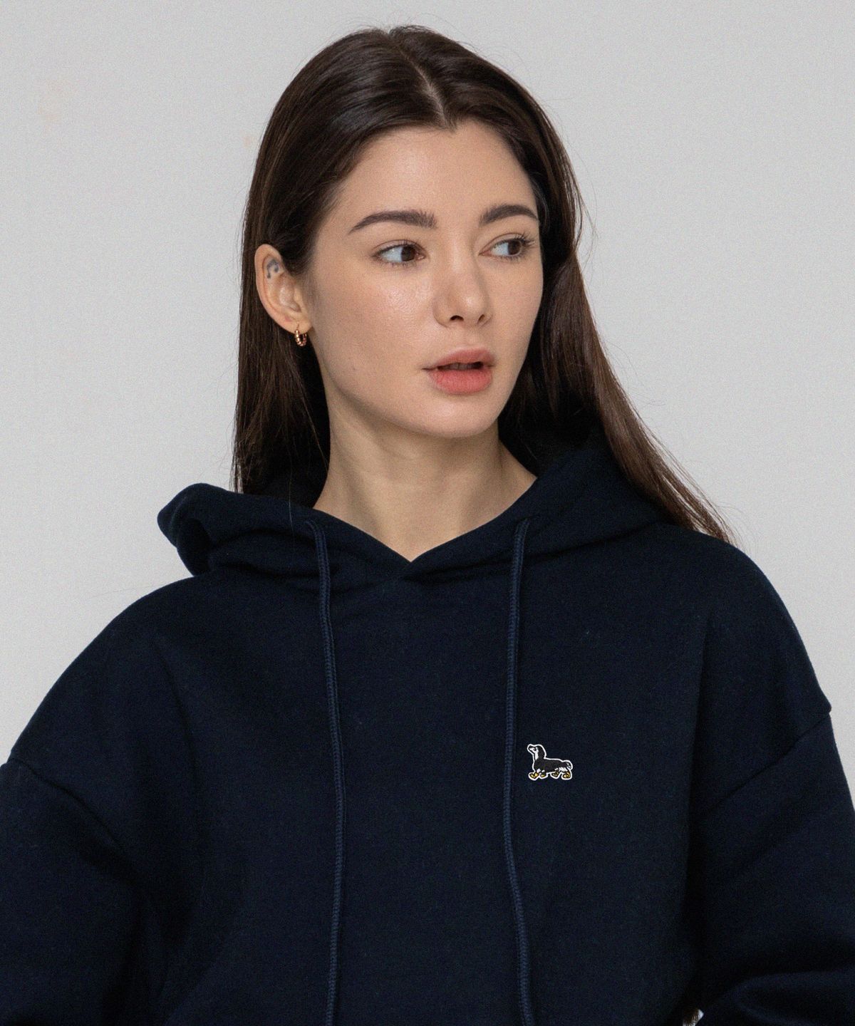그레이버(GRAVER) [UNISEX]옐로우부츠 퍼피 자수 후드티_네이비