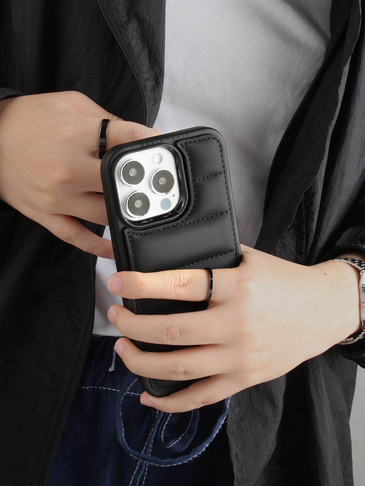 디자인스킨(DESIGNSKIN) 아이폰 히든포켓 카드 수납 패딩 케이스-블랙