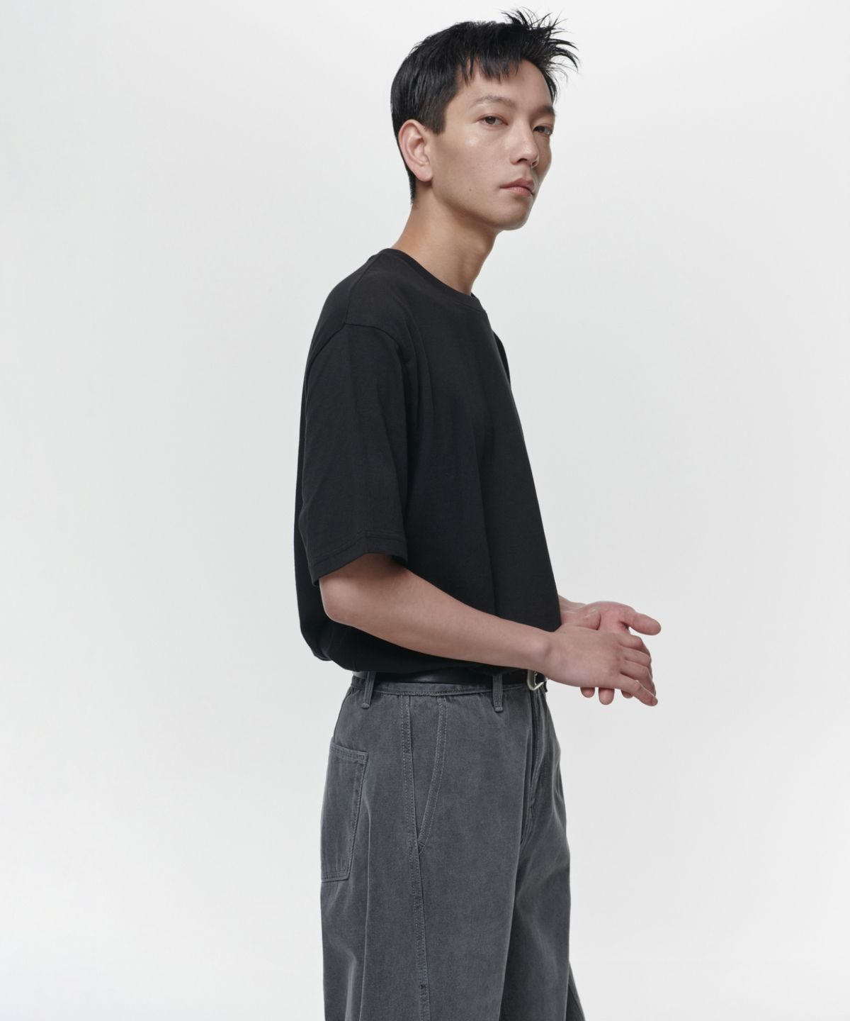 무신사 스탠다드(MUSINSA STANDARD) 트위스트 세미 벌룬 데님 팬츠 [그레이]