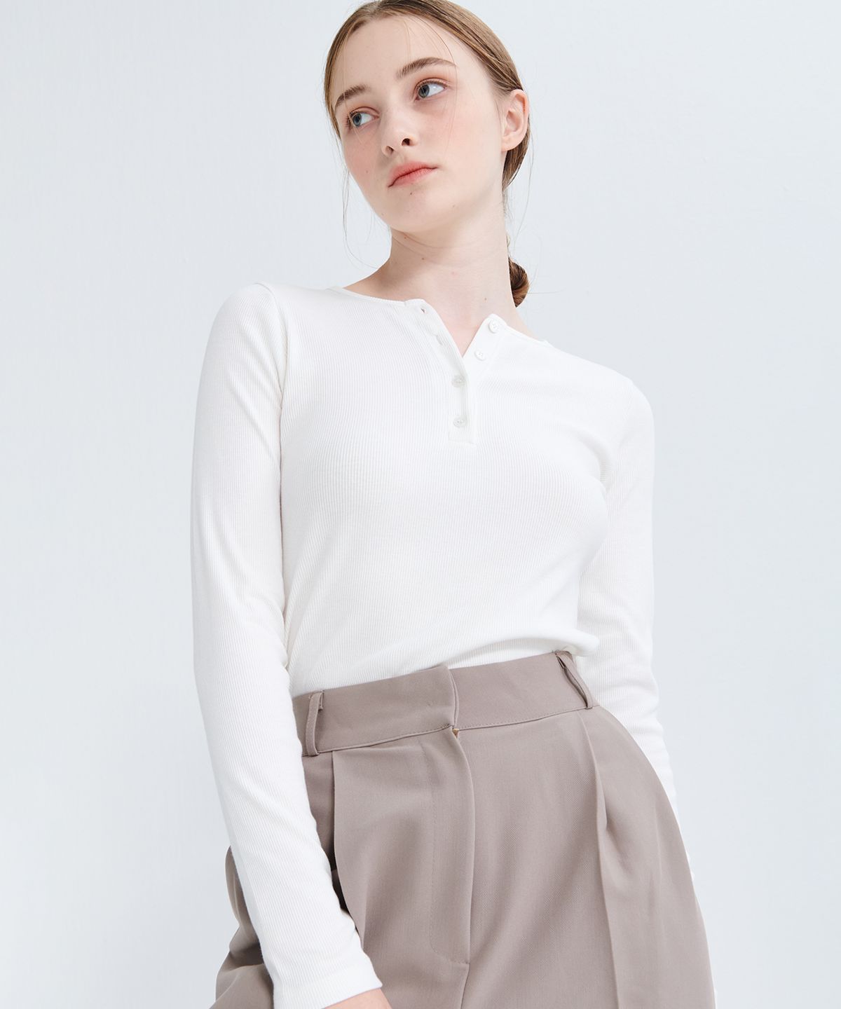 씨엘로(CIELO) 22 FW 버튼 골지 티셔츠 (화이트)