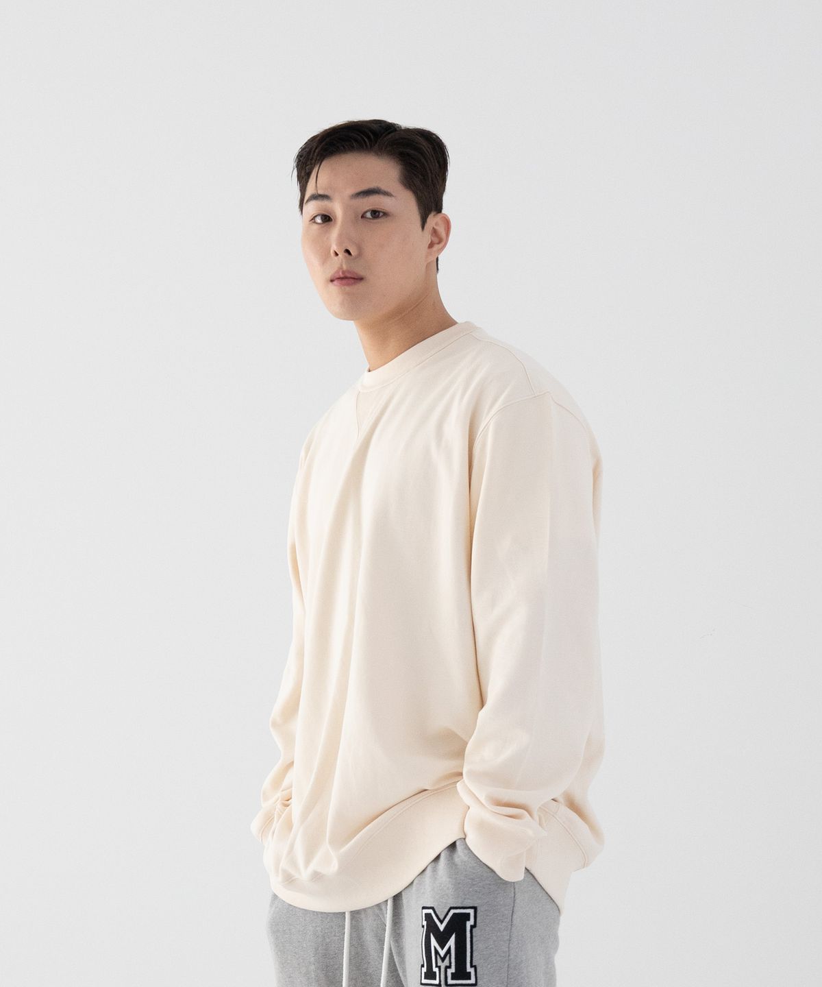 포스케(FOURTHK) 무지 오버핏 스티치 맨투맨 크림