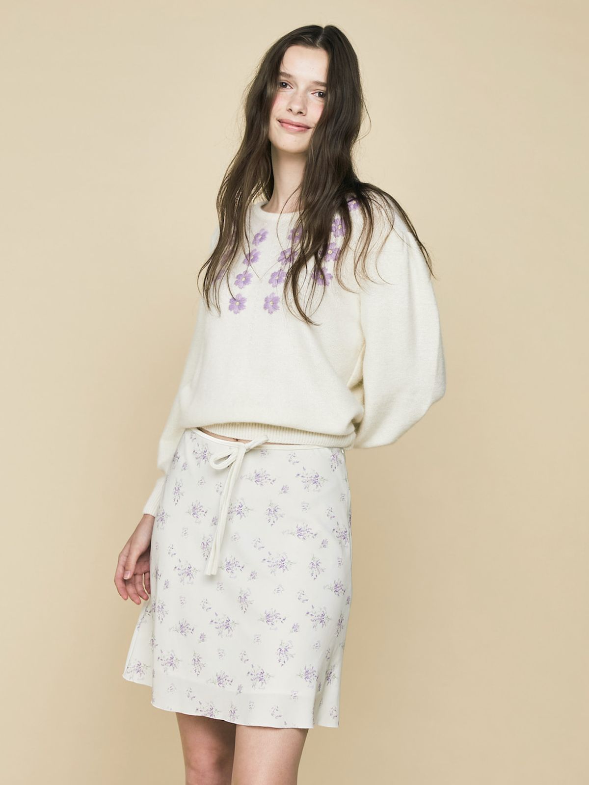 글로니(GLOWNY) SHELLY 16 FLOWERS KNIT TOP in Ivory