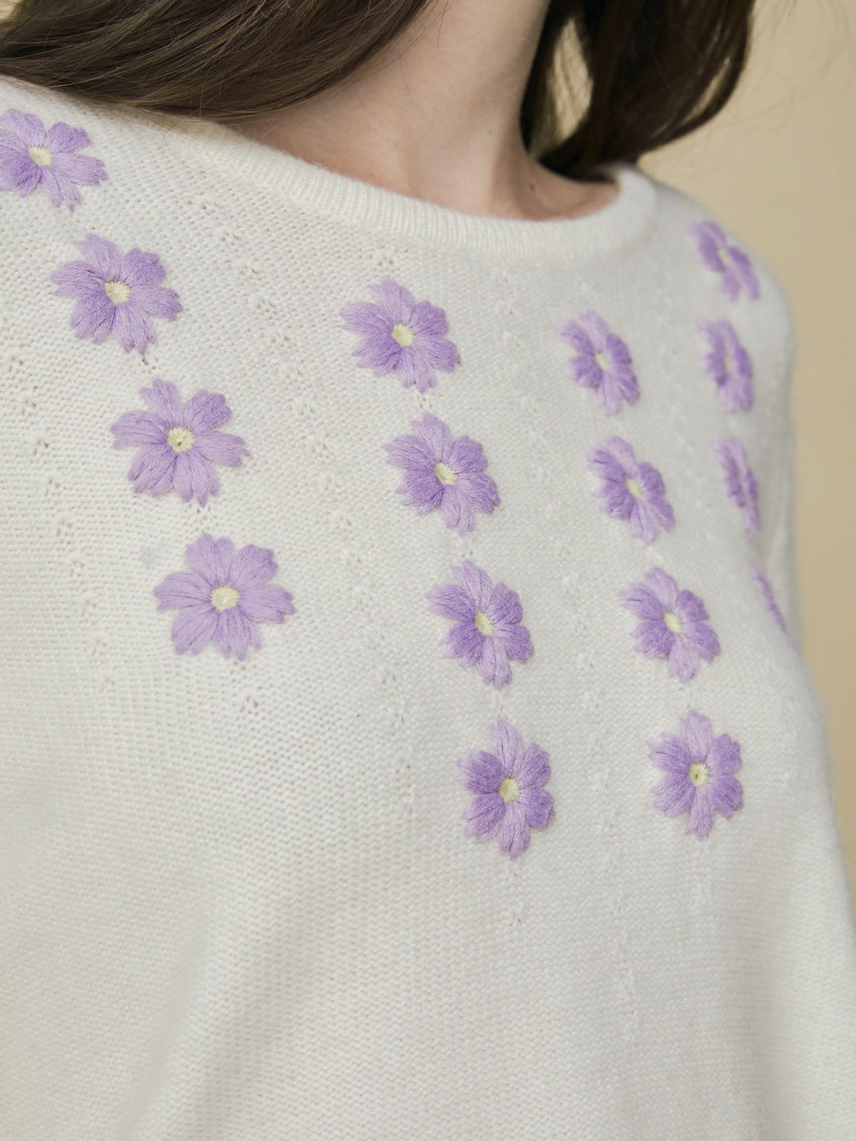 글로니(GLOWNY) SHELLY 16 FLOWERS KNIT TOP in Ivory