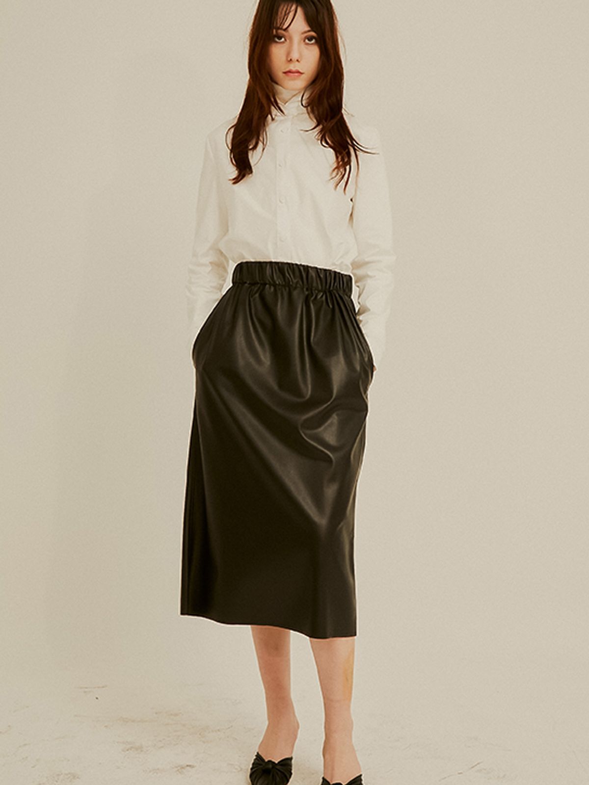 쏘리, 투 머치 러브(SORRY, TOO MUCH LOVE) Sporty Leather Midi Skirt_Black