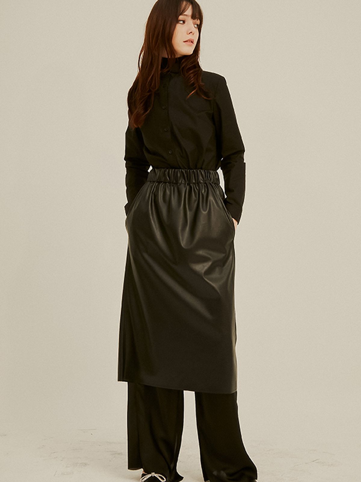 쏘리, 투 머치 러브(SORRY, TOO MUCH LOVE) Sporty Leather Midi Skirt_Black