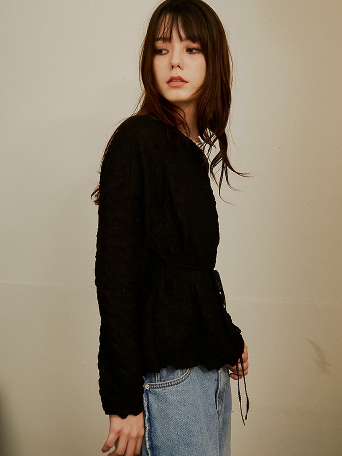 쏘리, 투 머치 러브(SORRY, TOO MUCH LOVE) Seine Pleats Drop Shoulder Top_Black
