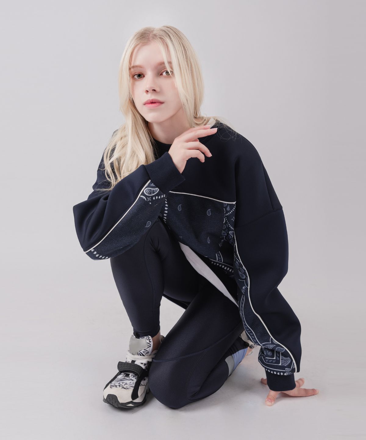 에스에스큐알(SSQR) 반다나 네오프렌 프린트 스웨트셔츠 AKI_BANDA_01