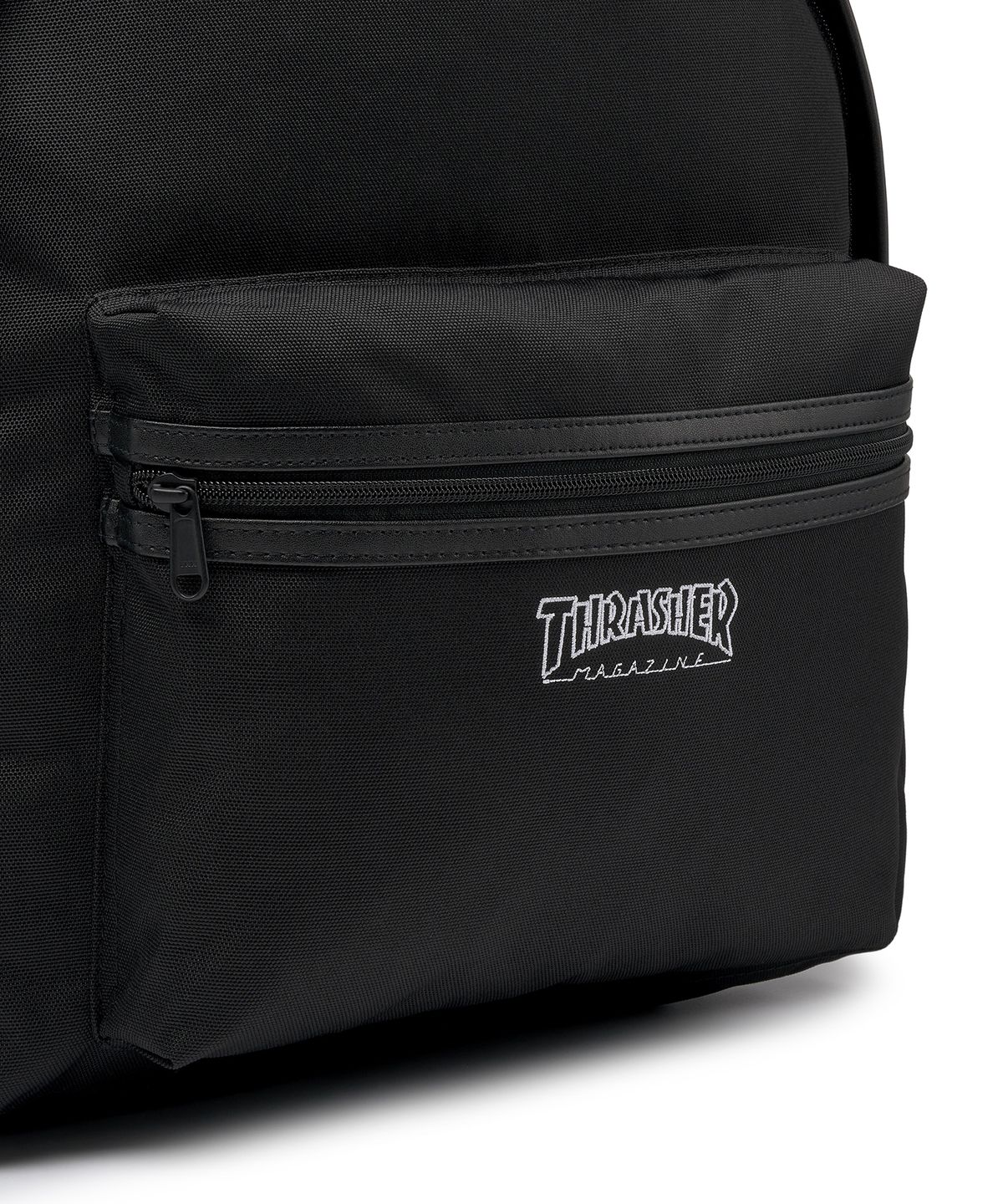 트레셔(THRASHER) 매거진 로고 포켓 백팩 28L 블랙/화이트
