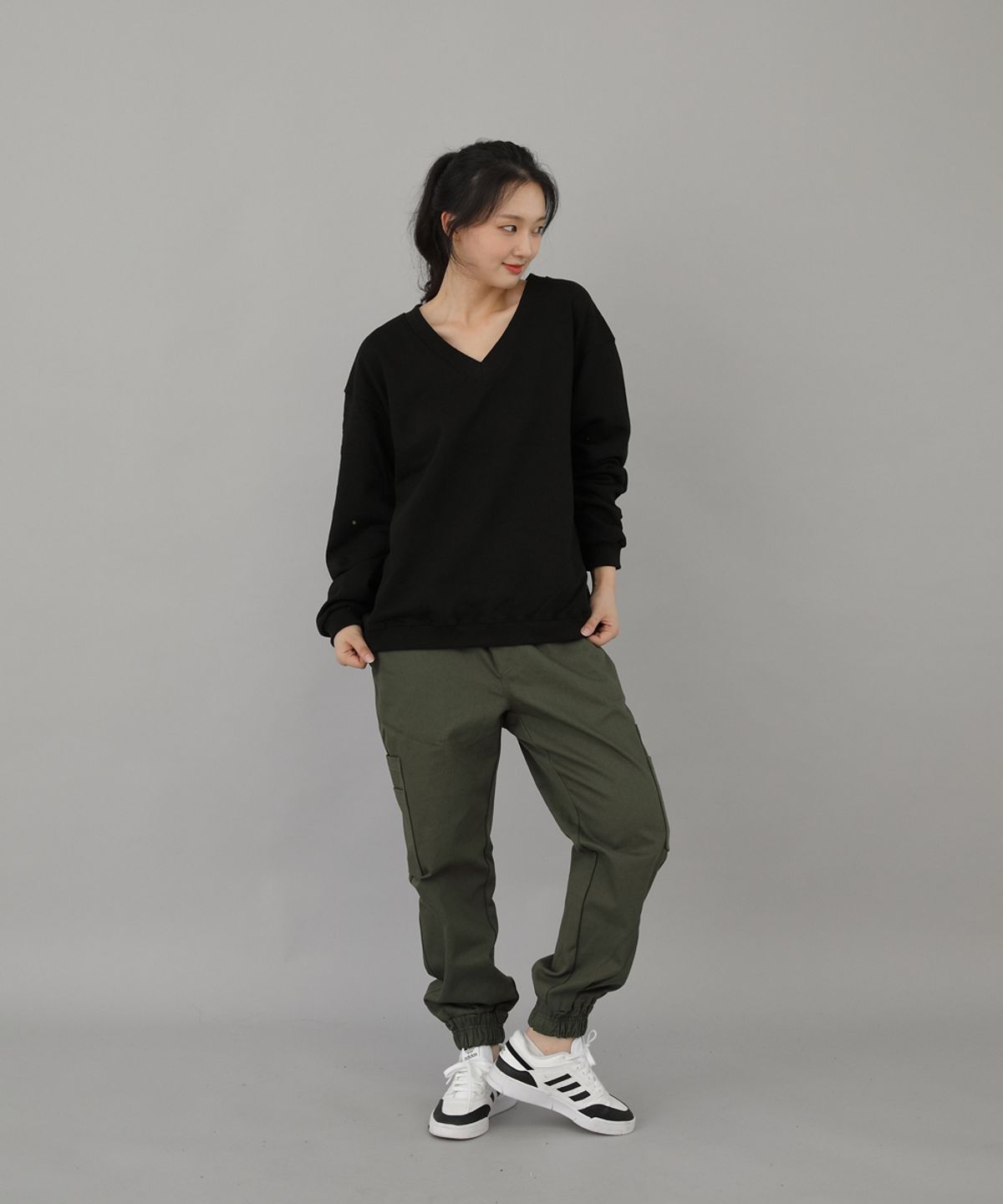 세인트크루(SAINTCREW) 볼드 브이넥 스웨트셔츠 BVN-801 블랙