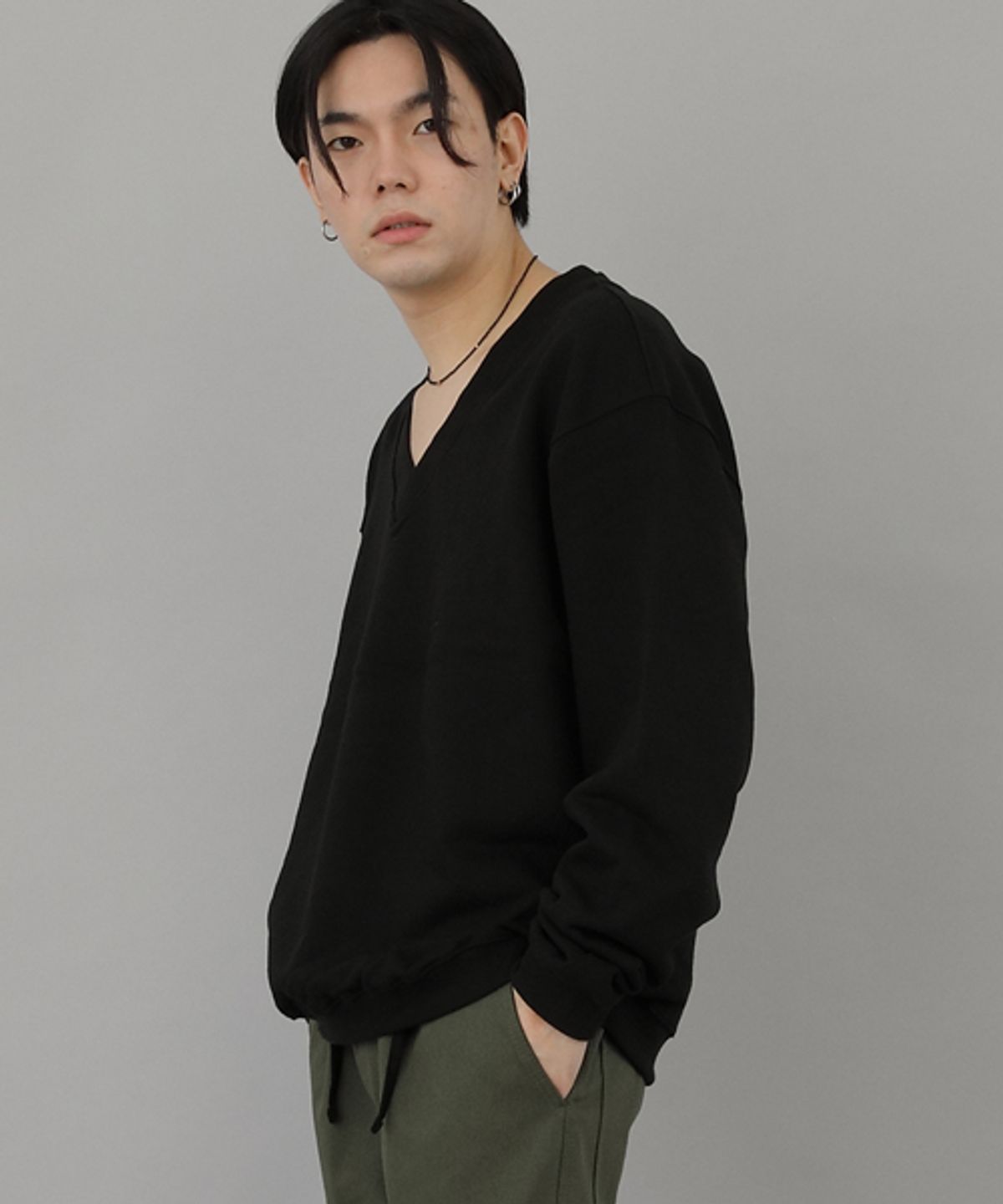 세인트크루(SAINTCREW) 볼드 브이넥 스웨트셔츠 BVN-801 블랙