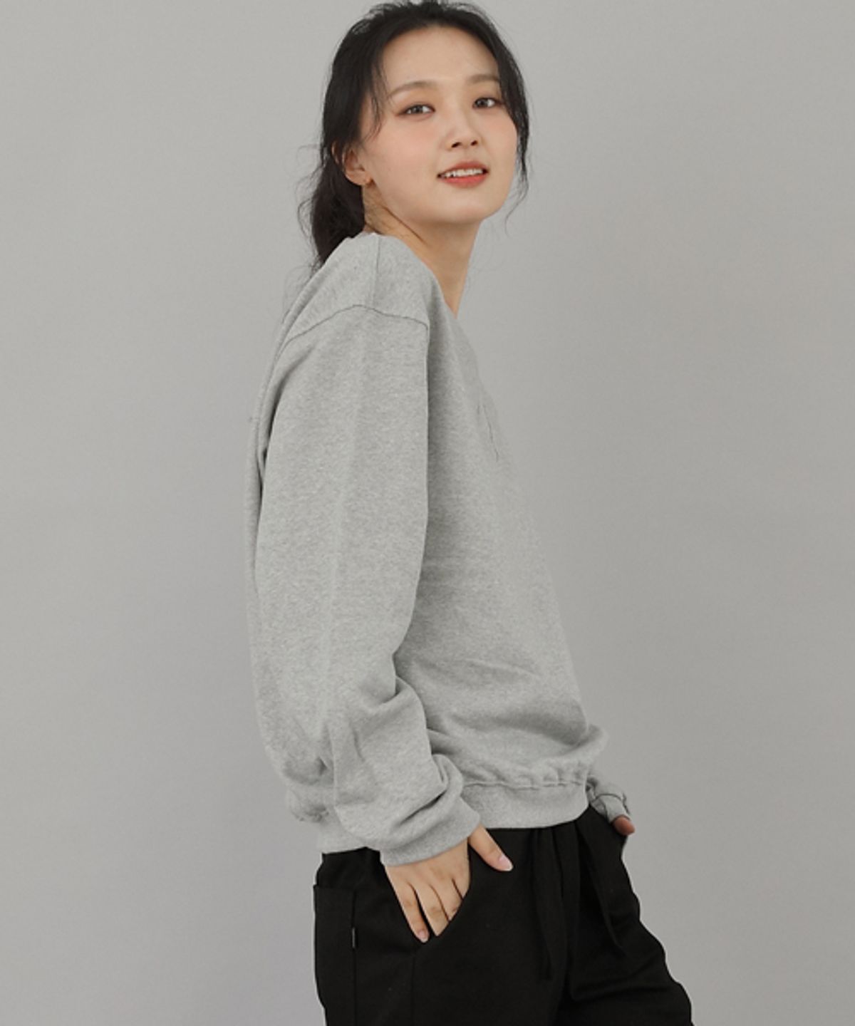 세인트크루(SAINTCREW) 볼드 브이넥 스웨트셔츠 BVN-801 그레이