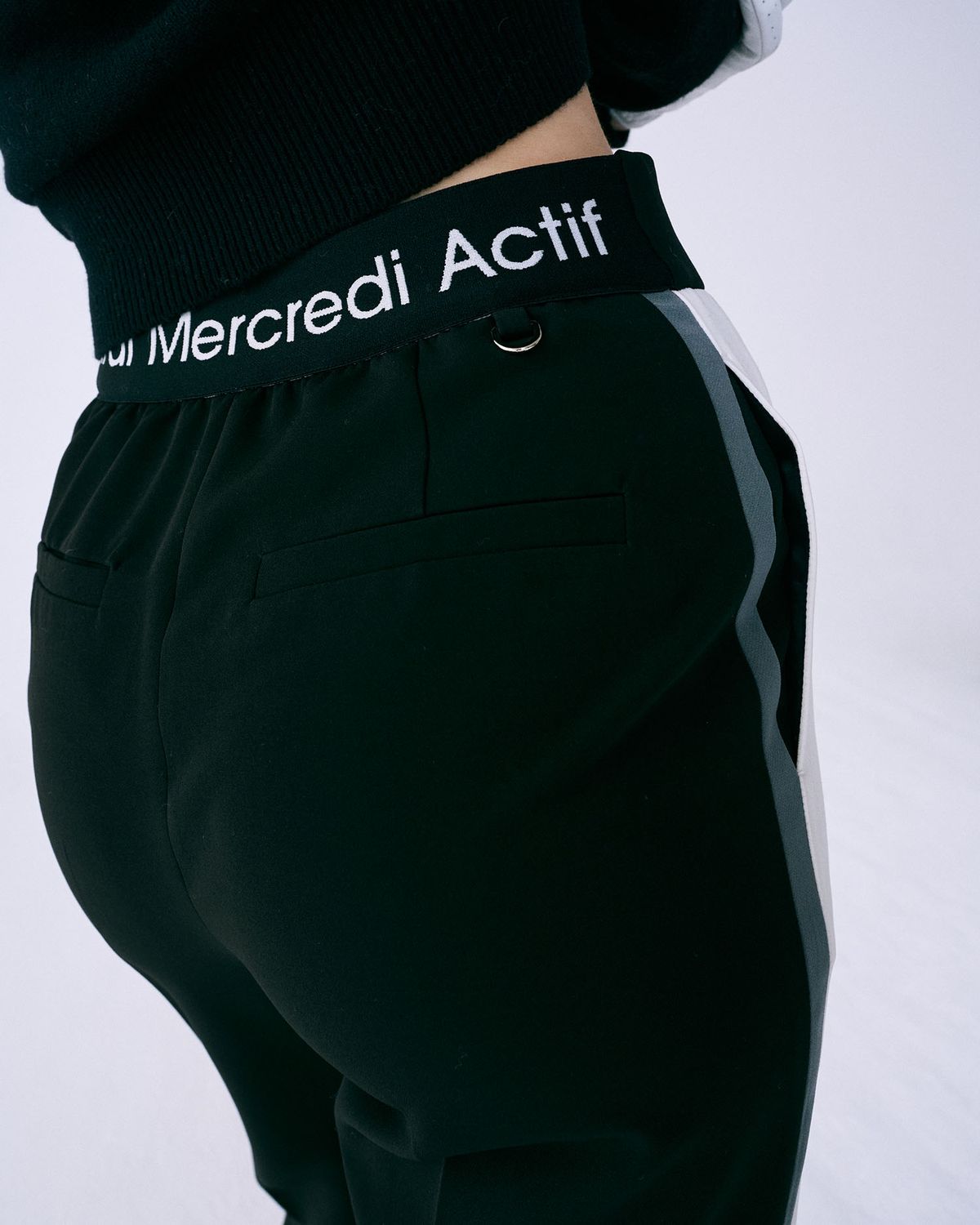 마르디 메크르디 악티프(MARDI MERCREDI ACTIF) 악티프 투톤 슬랙스 블랙