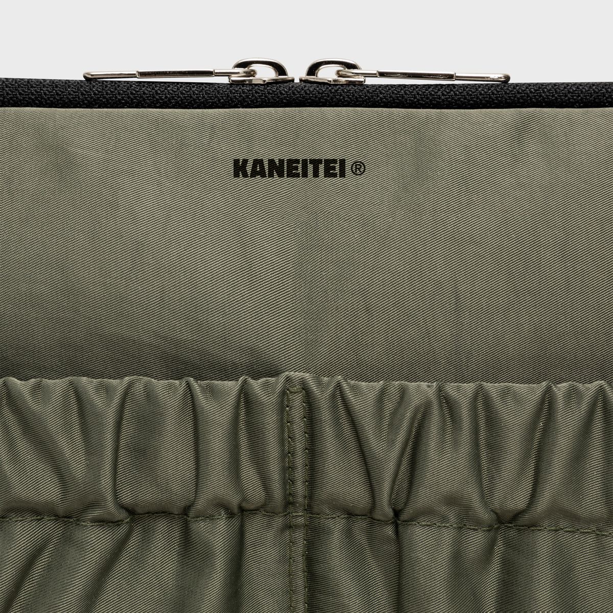 카네이테이(KANEITEI) NAPOLI LAPTOP POUCH (OLIVE DRAB) / RECYCLED
