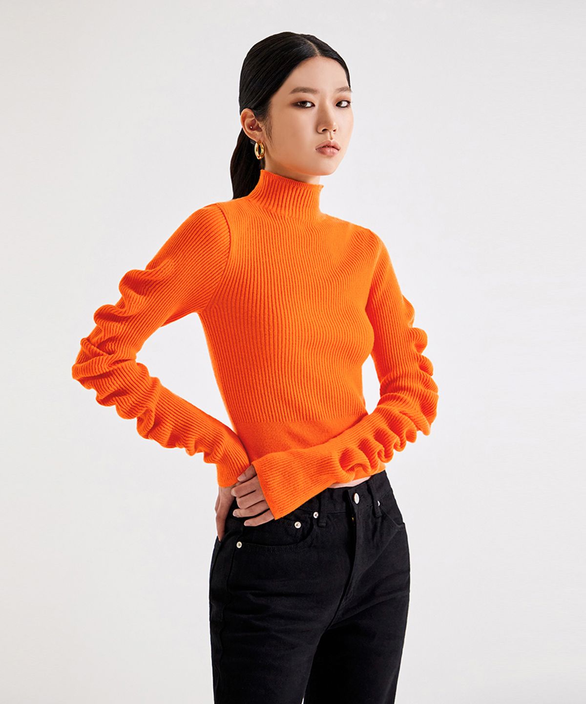 탑걸(TOPGIRL) SIGNATURE WAVY SLEEVE KNIT TOP _T226TP125