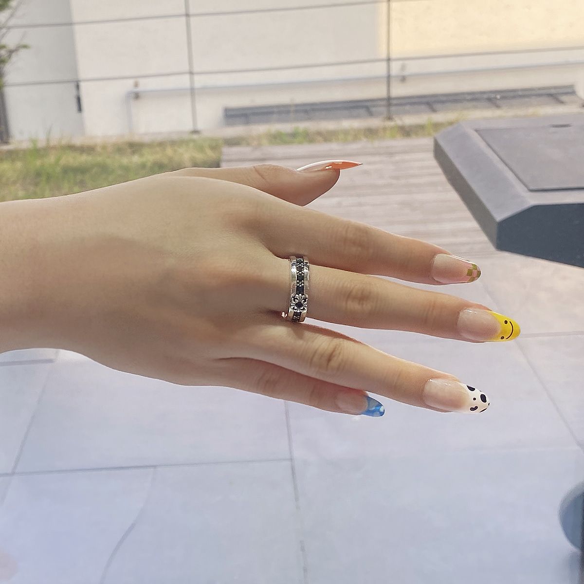 매즈믹(MEZMIC) 블랙 아이리스 실버 반지