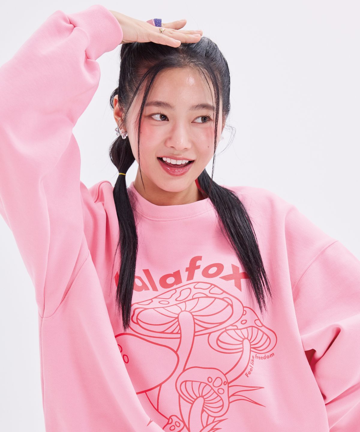 라라폭스(LALAFOX) MUSHROOM OVERSIZED SWEATSHIRTS BN4CL004