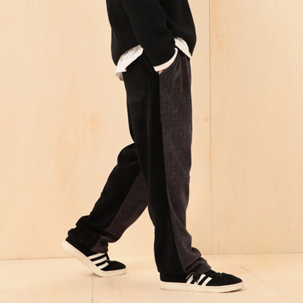 크루치(KRUCHI) 벨루아 코듀로이 투톤 팬츠 (CHARCOAL BLACK)