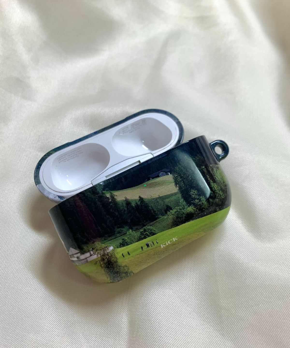 킥(KICK) Garden airpod case