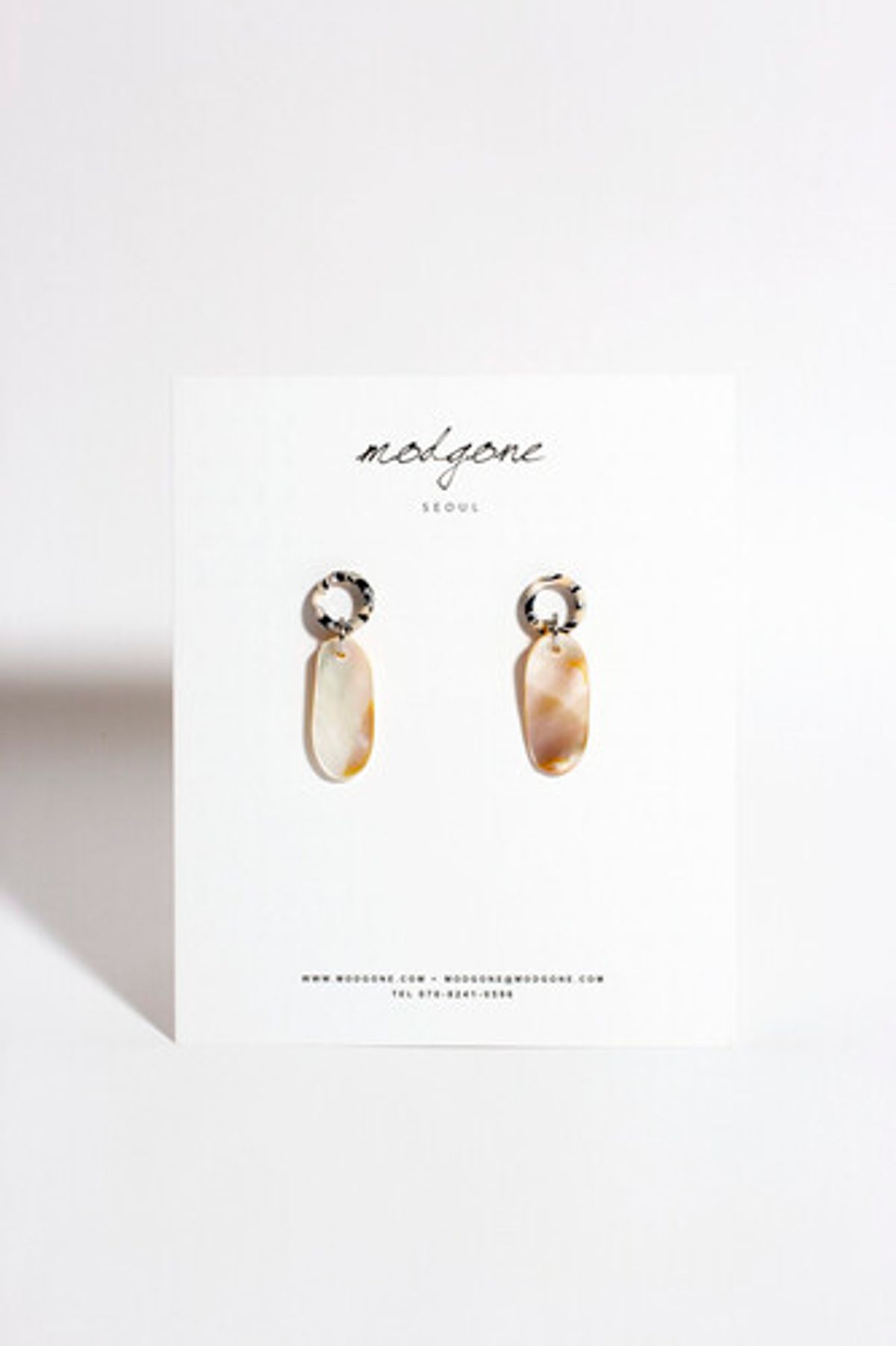 모드곤(MODGONE) 모던 자개 귀걸이 Modern Mother of Pearl Earrings