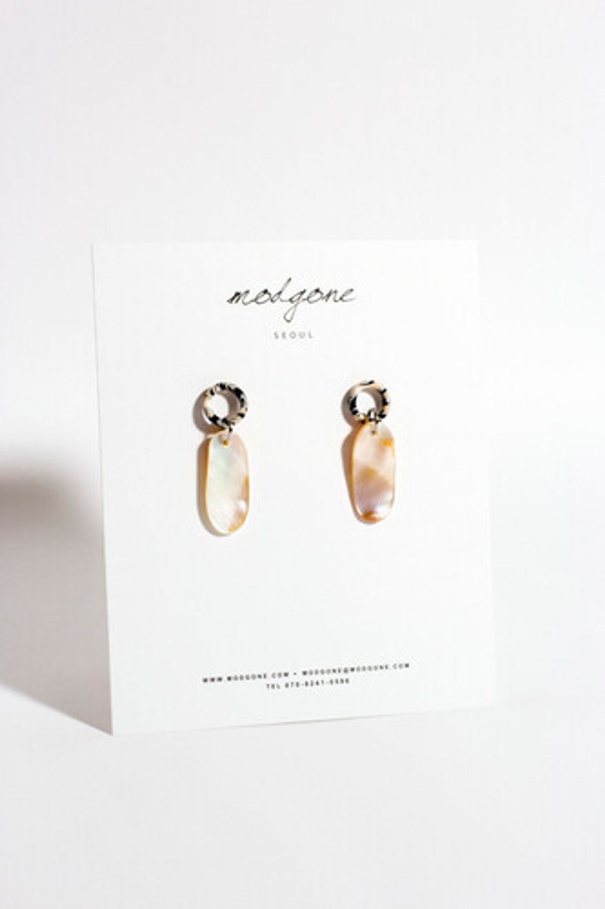 모드곤(MODGONE) 모던 자개 귀걸이 Modern Mother of Pearl Earrings