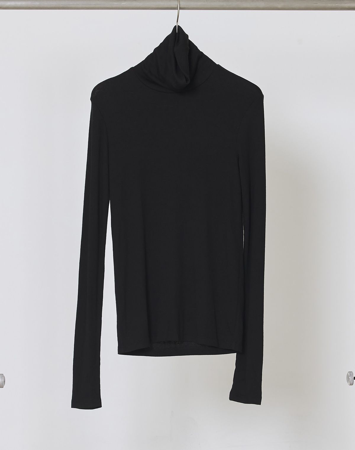 마누엘 에 기욤(MANUELLE ET GUILLAUME) Warm turtle neck top black