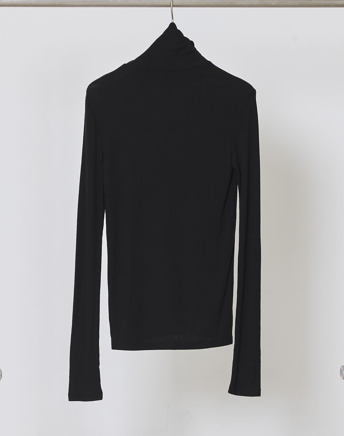 마누엘 에 기욤(MANUELLE ET GUILLAUME) Warm turtle neck top black