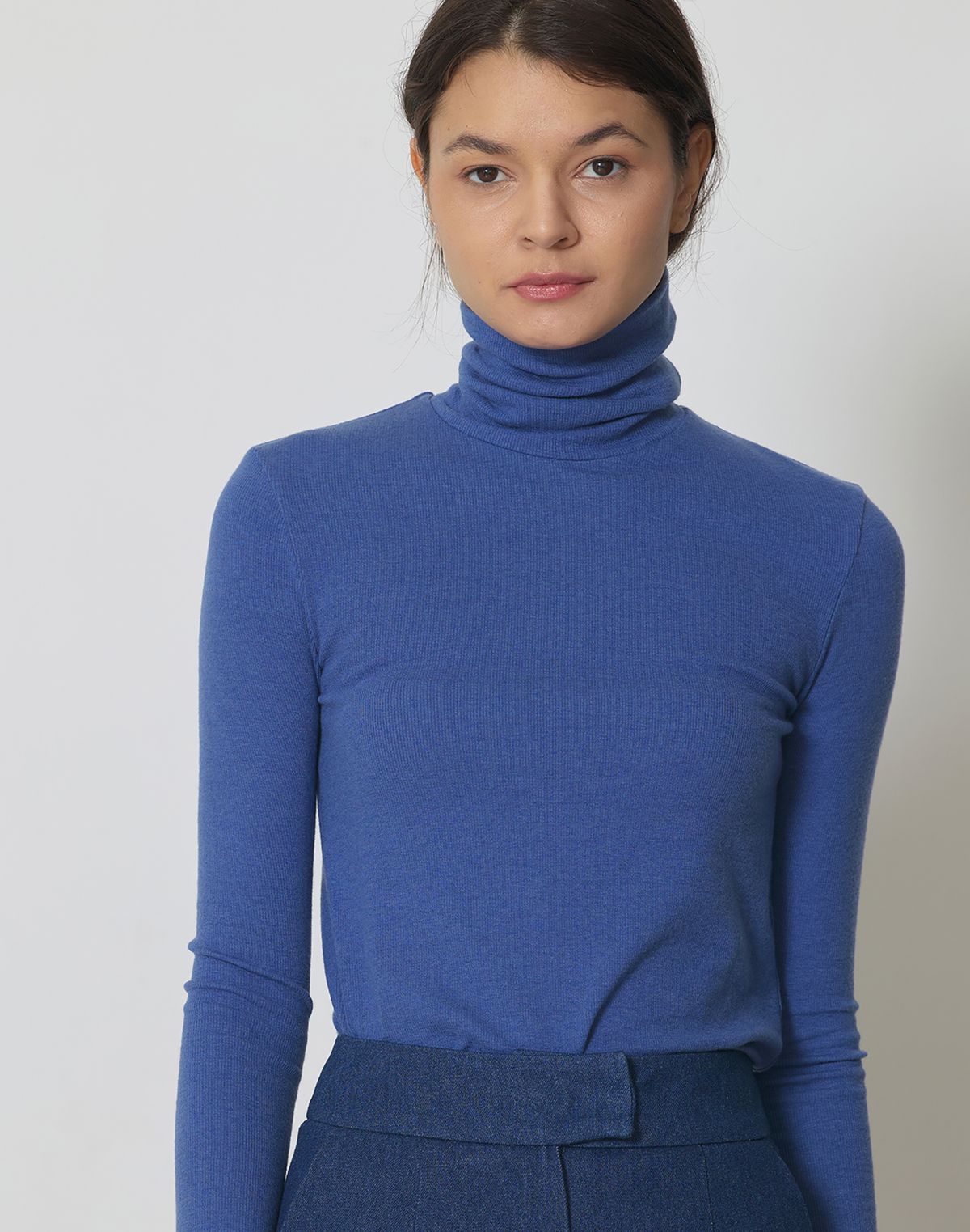 마누엘 에 기욤(MANUELLE ET GUILLAUME) Warm turtle neck top royal blue