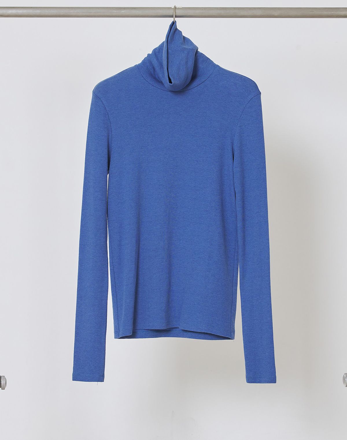 마누엘 에 기욤(MANUELLE ET GUILLAUME) Warm turtle neck top royal blue