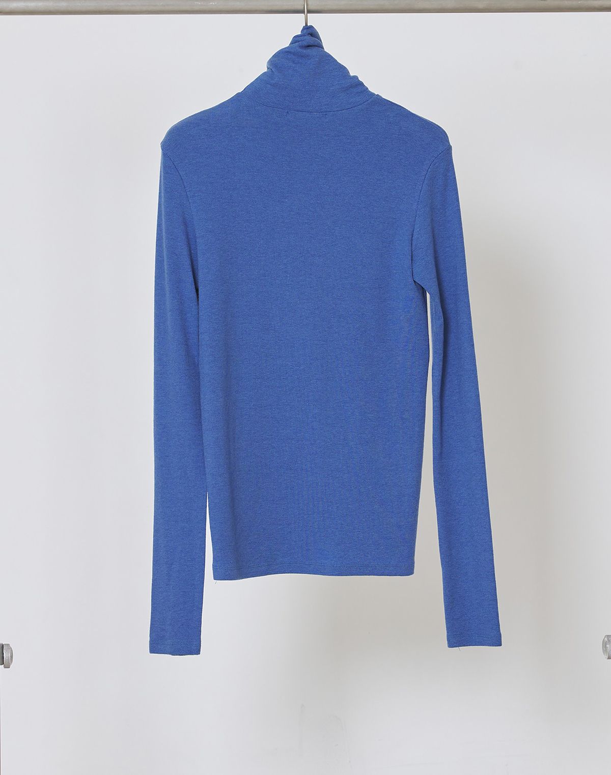 마누엘 에 기욤(MANUELLE ET GUILLAUME) Warm turtle neck top royal blue
