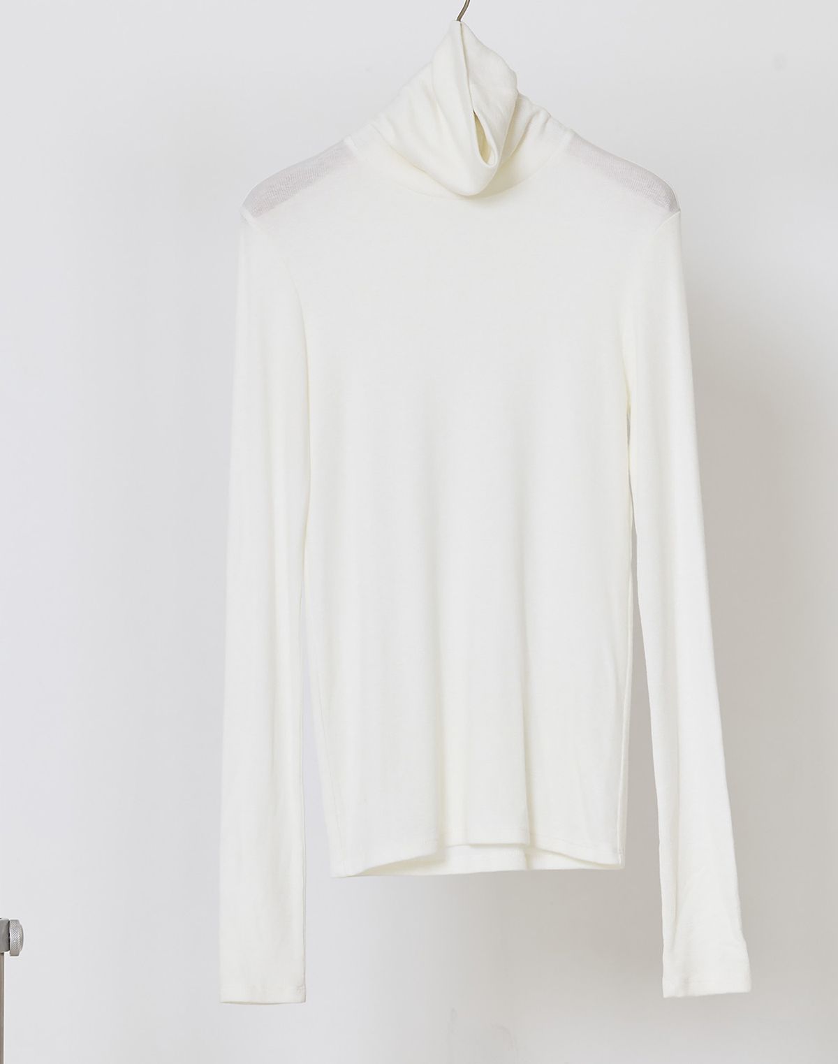 마누엘 에 기욤(MANUELLE ET GUILLAUME) Warm turtle neck top warm white