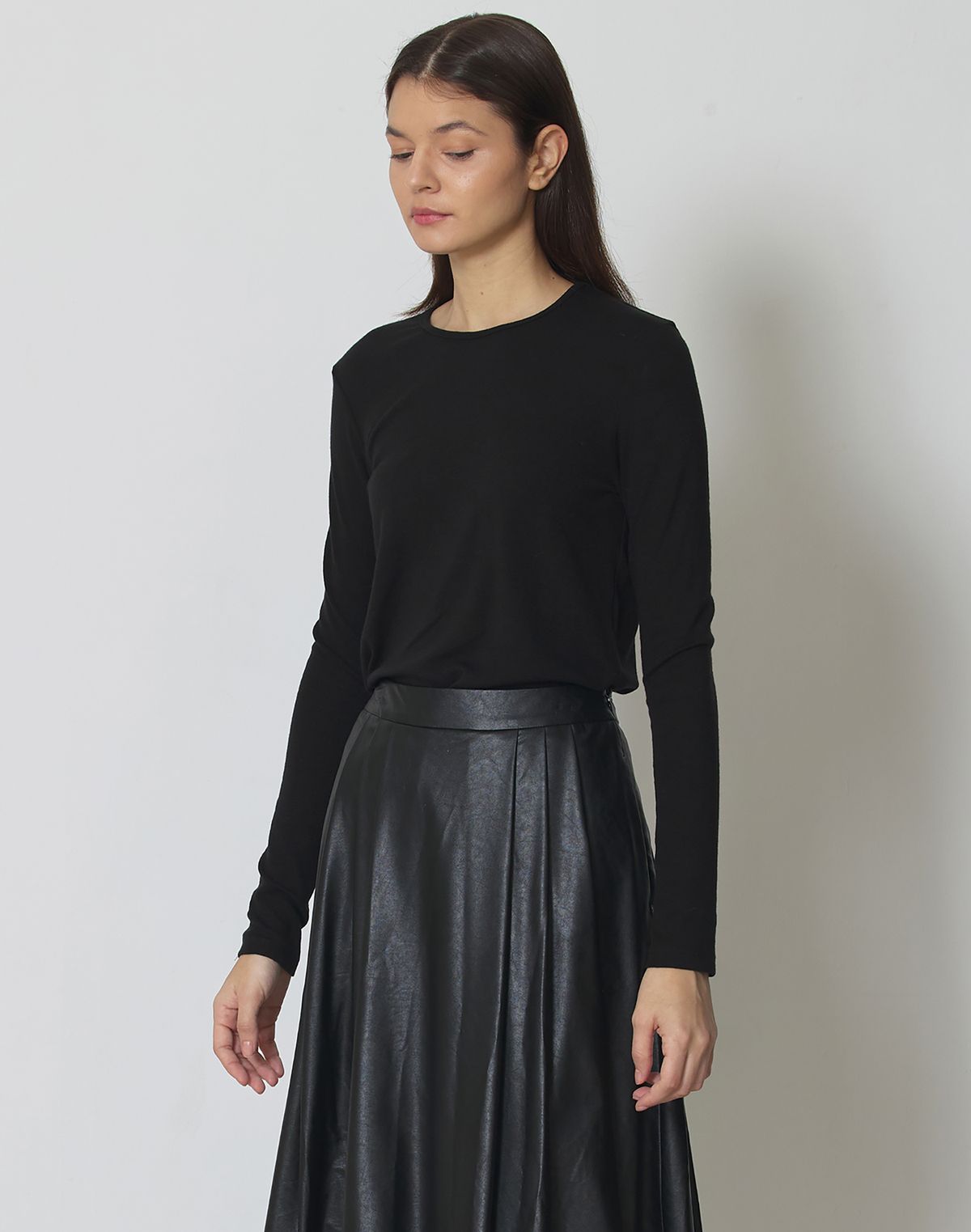 마누엘 에 기욤(MANUELLE ET GUILLAUME) Wool jersey sleek neck top black