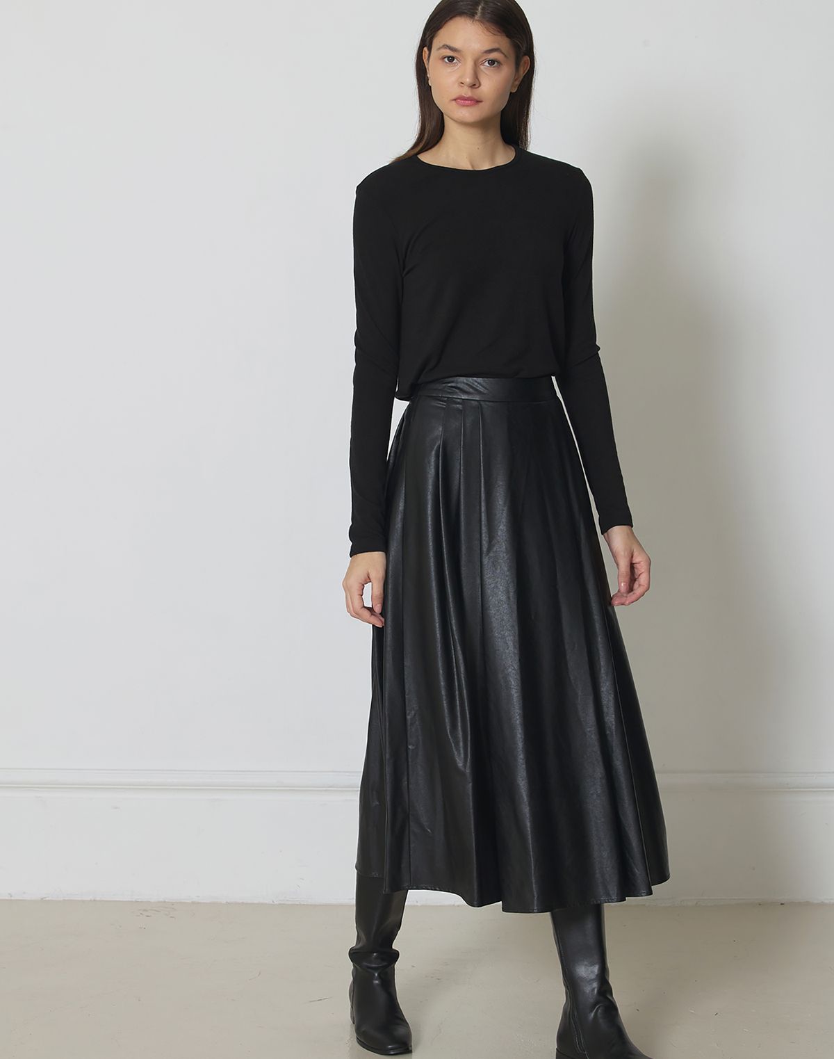 마누엘 에 기욤(MANUELLE ET GUILLAUME) Wool jersey sleek neck top black