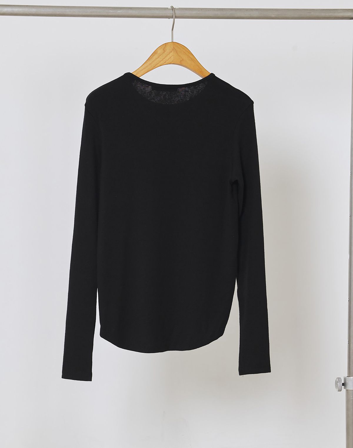 마누엘 에 기욤(MANUELLE ET GUILLAUME) Wool jersey sleek neck top black