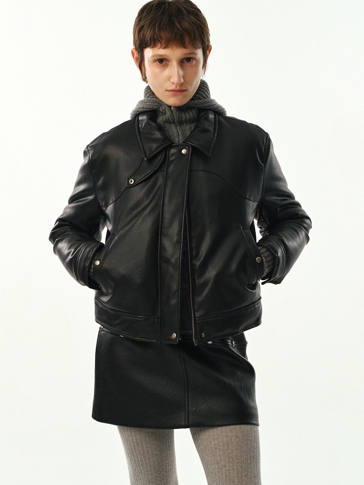 문선(MOONSUN) UNISEX Vegan Leather Goose-Down Puffer Blouson [Black]