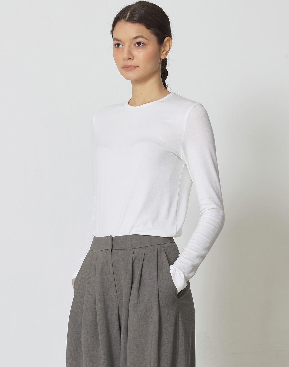 마누엘 에 기욤(MANUELLE ET GUILLAUME) Wool jersey sleek neck top warm ivory