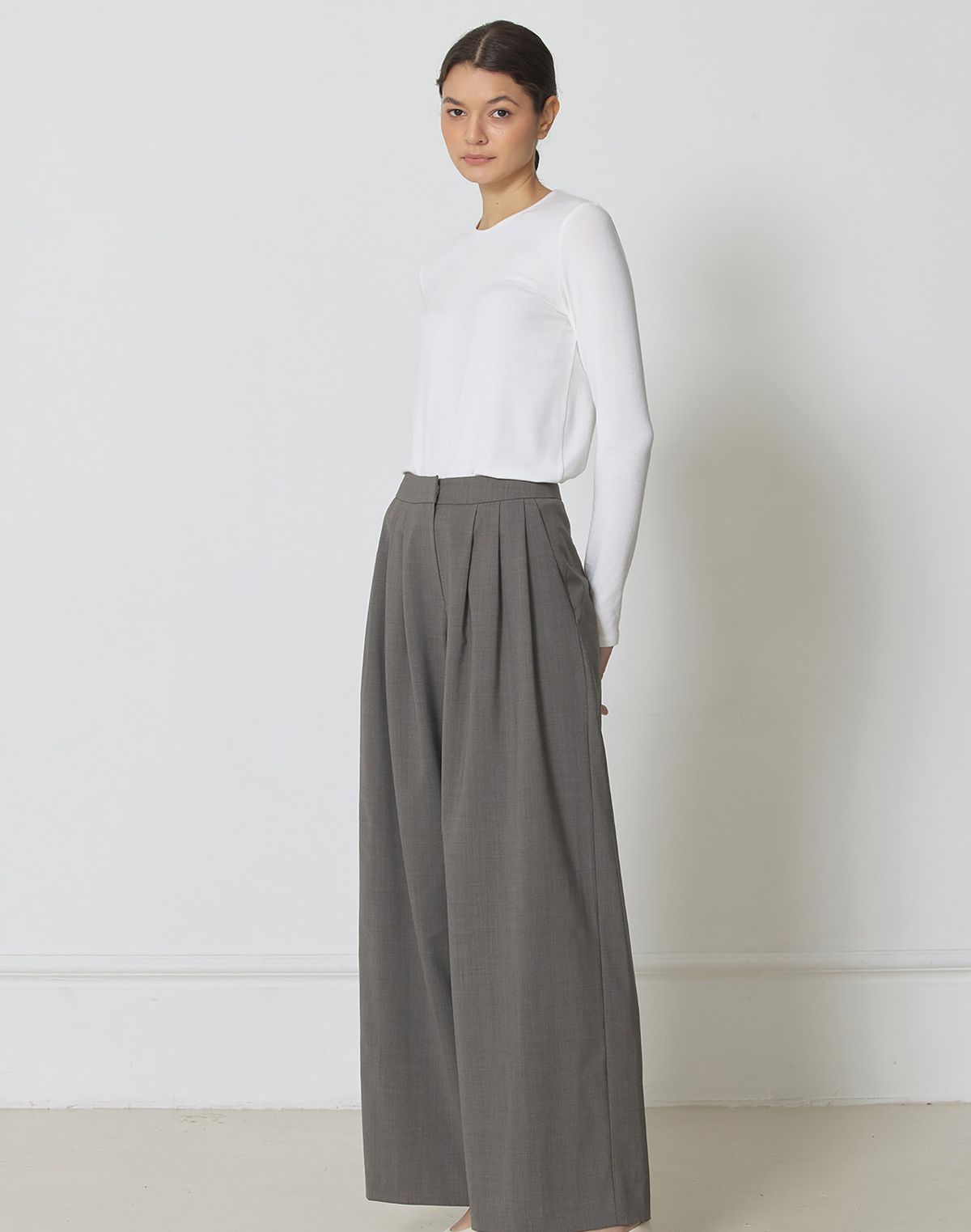 마누엘 에 기욤(MANUELLE ET GUILLAUME) Wool jersey sleek neck top warm ivory