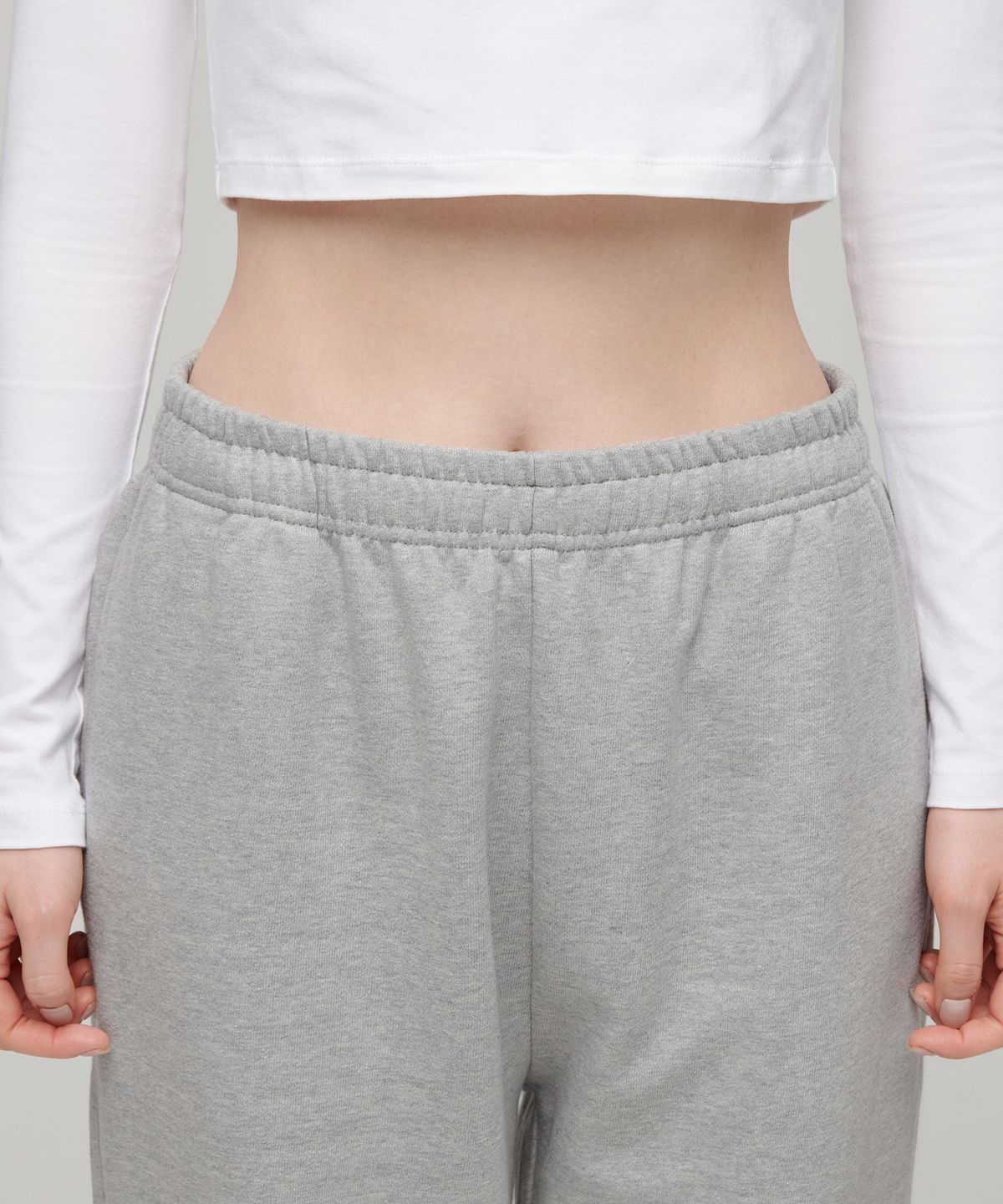 무신사 스탠다드 우먼(MUSINSA STANDARD WOMAN) 우먼즈 크롭 스웨트 팬츠 [미디엄 그레이]
