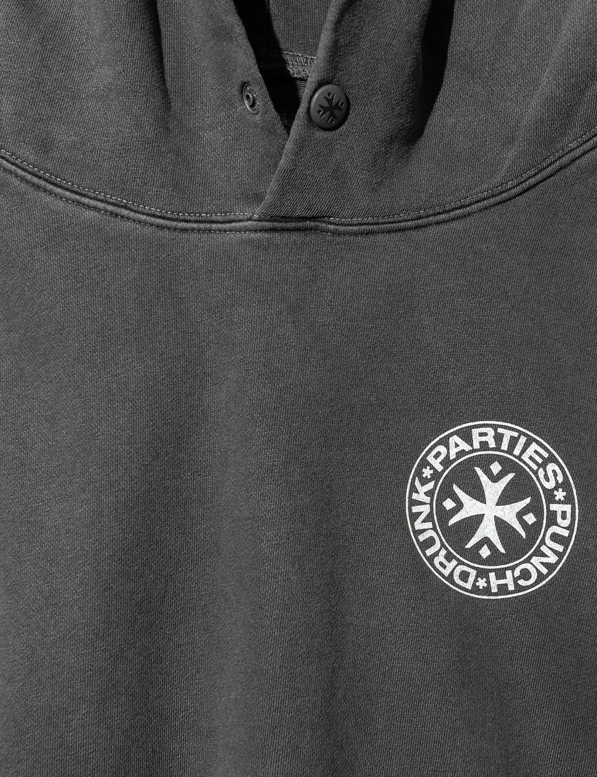 펀치드렁크파티즈(PUNCH DRUNK PARTIES) Circle Logo Garment Dyed Hoodie (CHARCOAL)