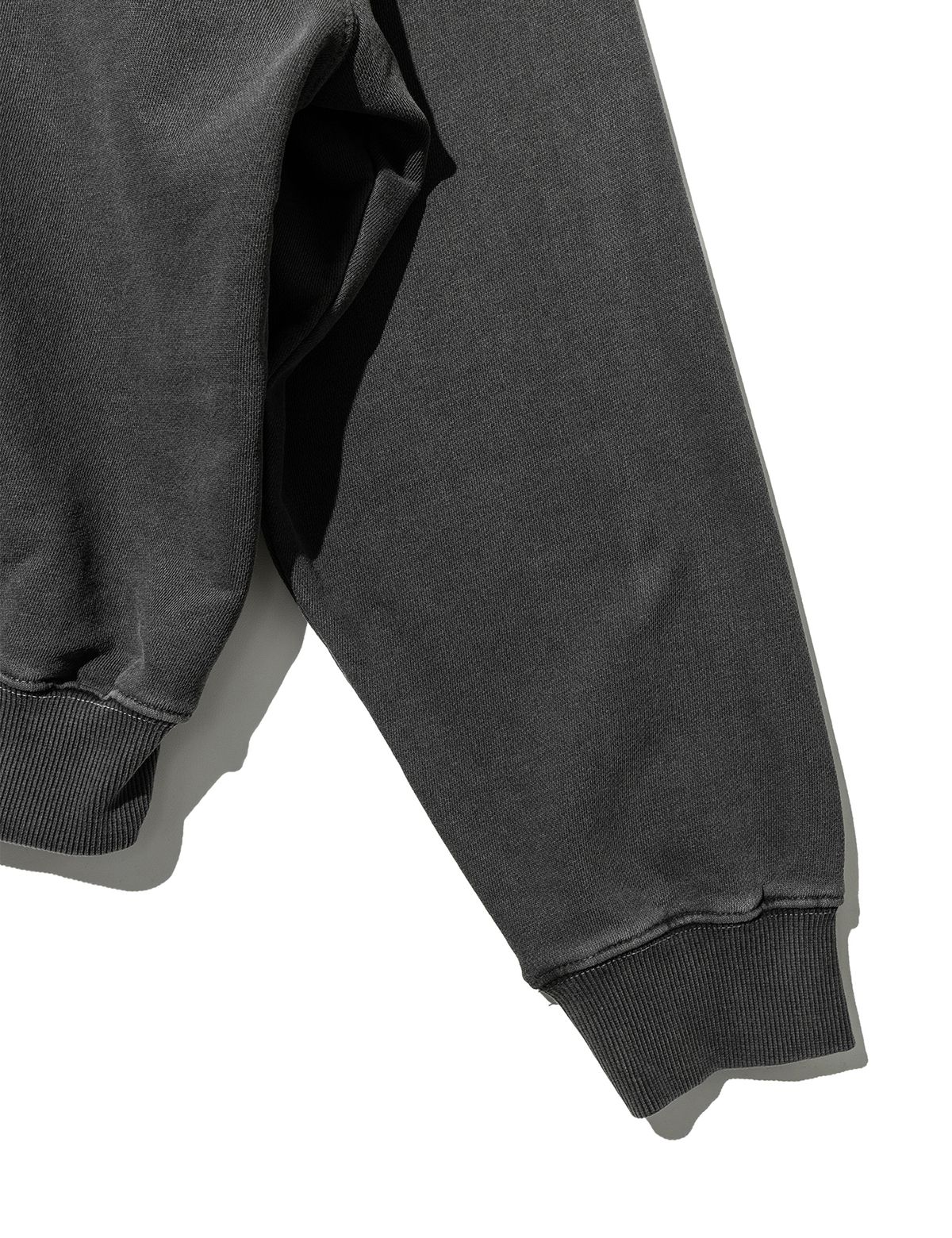 펀치드렁크파티즈(PUNCH DRUNK PARTIES) Circle Logo Garment Dyed Hoodie (CHARCOAL)