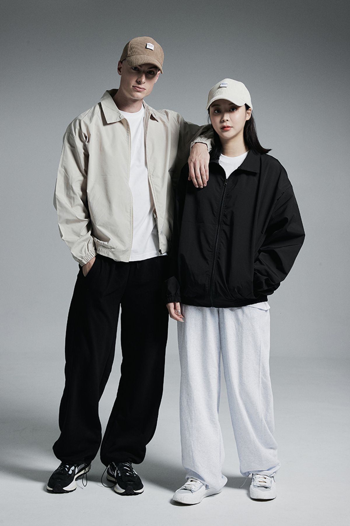 어퍼스트로피 콤마(APOSTROPHE COMMA) 사이드 더블라인 스트링 와이드 조거 팬츠 (블랙)