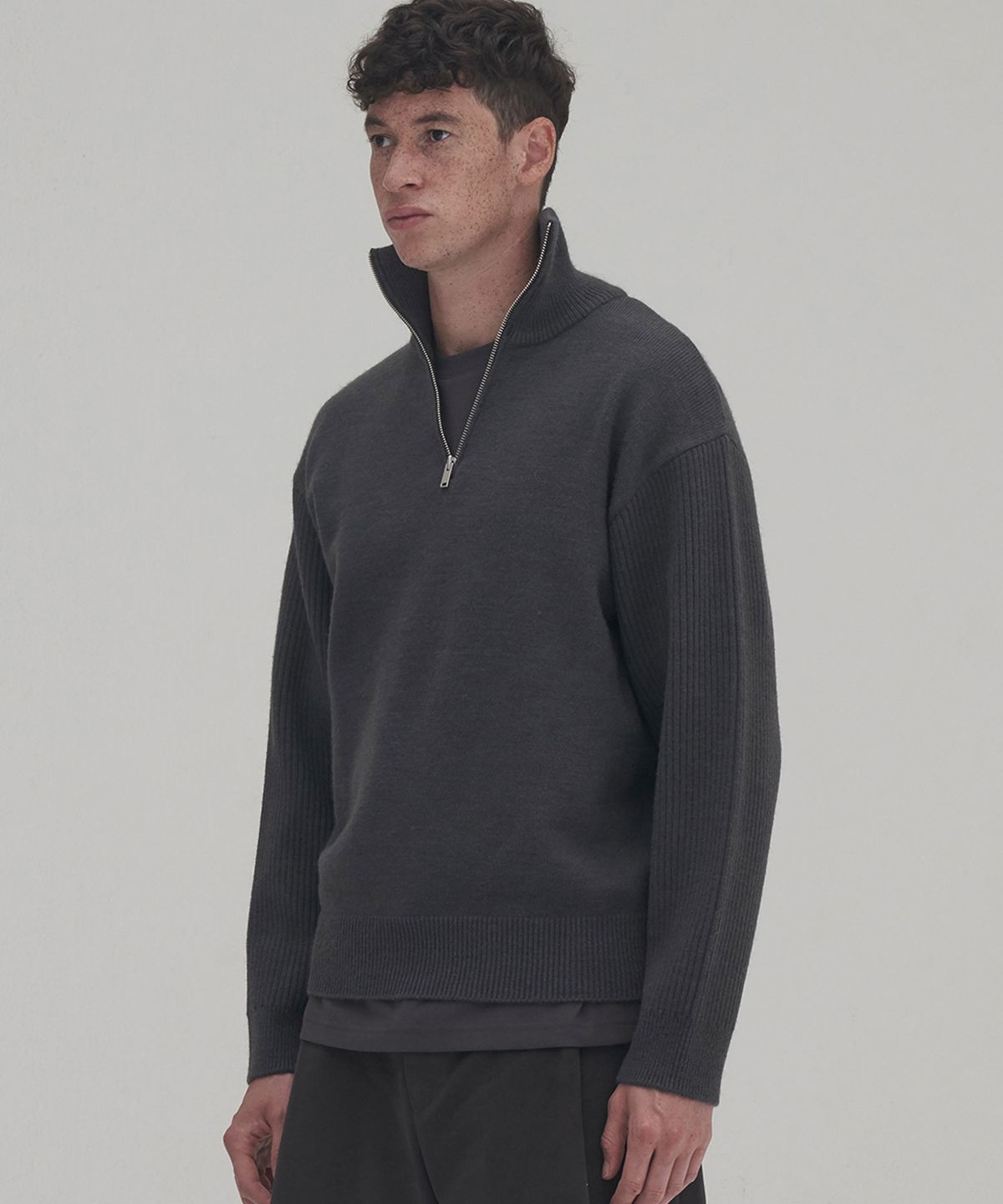 더블유엠씨(WMC) 롤넥 하프집업 울니트_CHARCOAL GREY