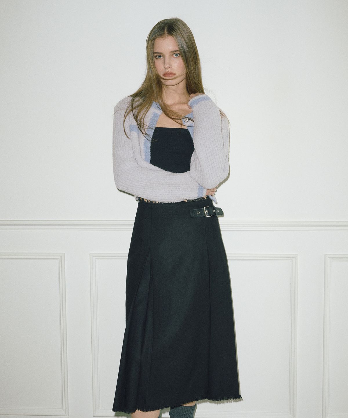 에트몽(ETMON) Buckle Pleated Fringe Skirt  Black