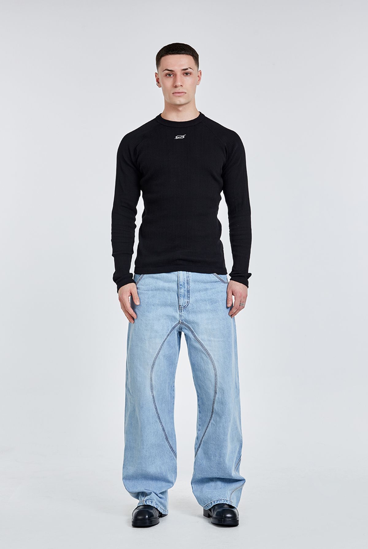 51퍼센트(51PERCENT) Irregular Logo embroidery Longsleeve - Black