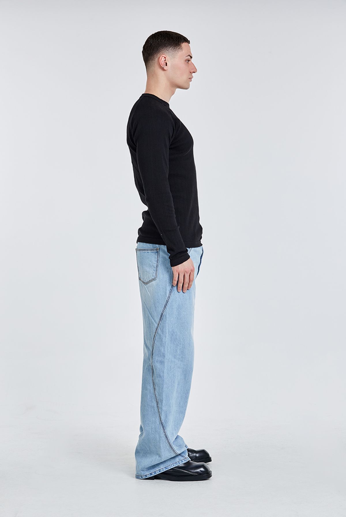 51퍼센트(51PERCENT) Irregular Logo embroidery Longsleeve - Black