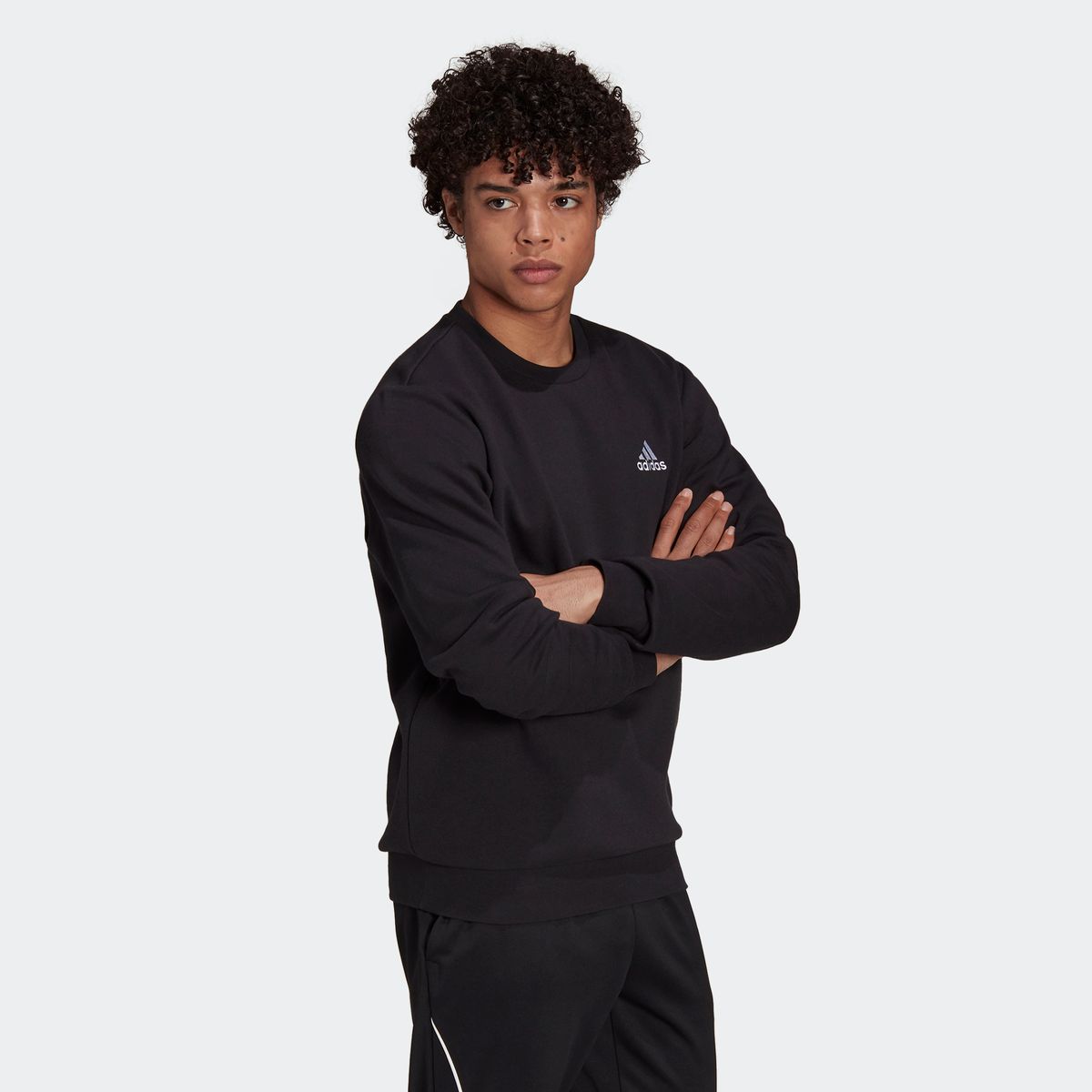 아디다스(ADIDAS) 에센셜 플리스 스웨트셔츠 GV5295