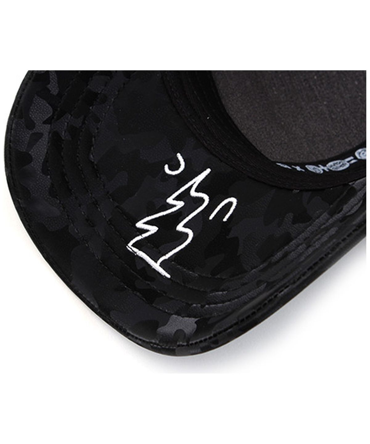 유니버셜 케미스트리(UNIVERSAL CHEMISTRY) FOREST CUBE Camo Leather Ballcap 카모가죽볼캡