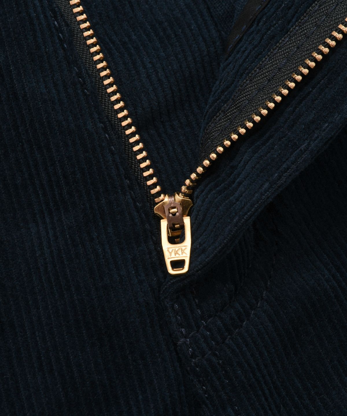 프리즘웍스(FRIZMWORKS) CORDUROY COMFORT TWO TUCK PANTS _ NAVY