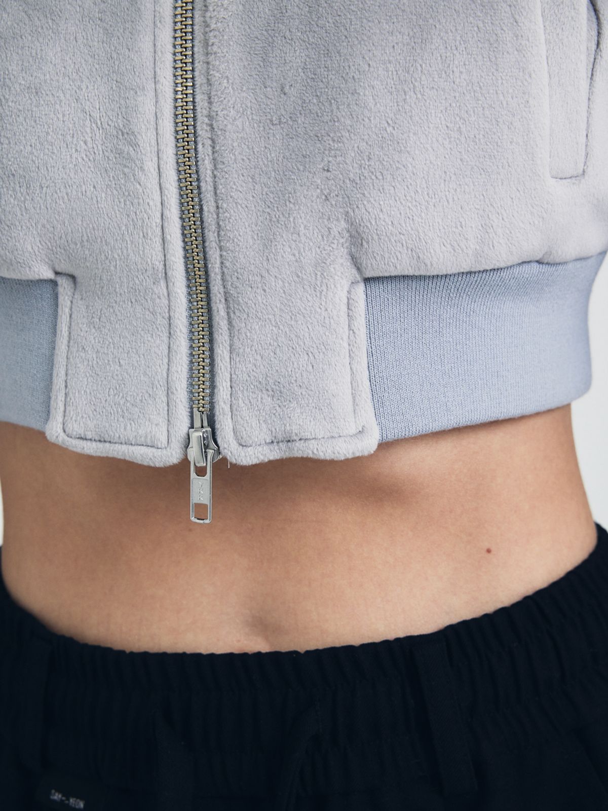 쎄이연(SAYYEON) Soft Velvet Cropped Bomber Jacket Gray
